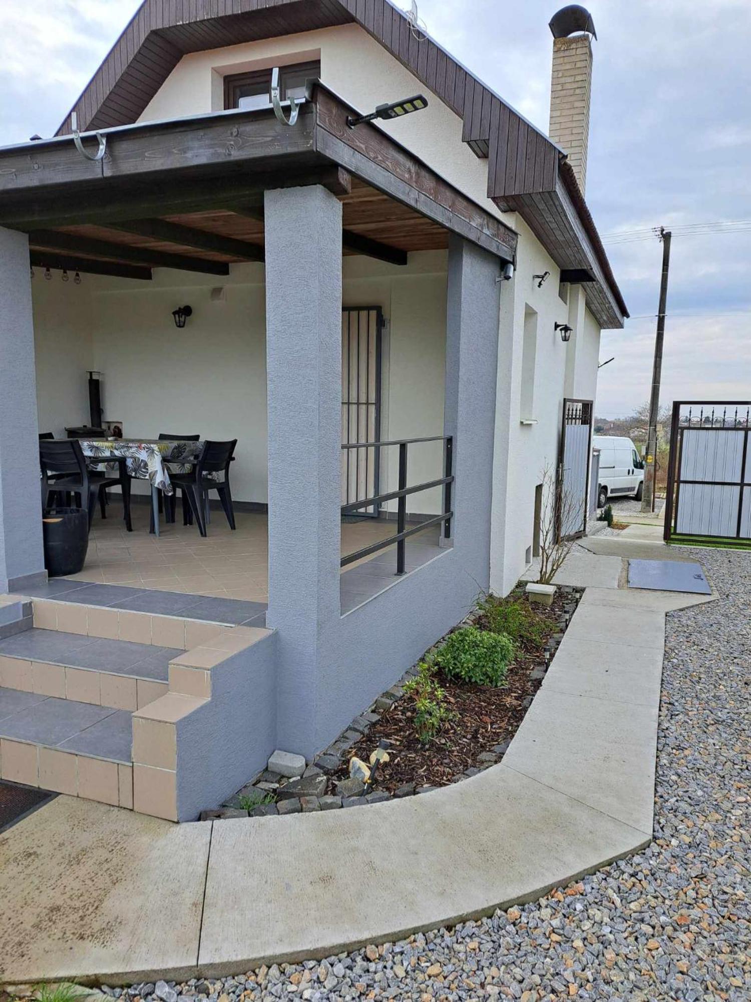 Grapeline Guesthouse Chotin 外观 照片